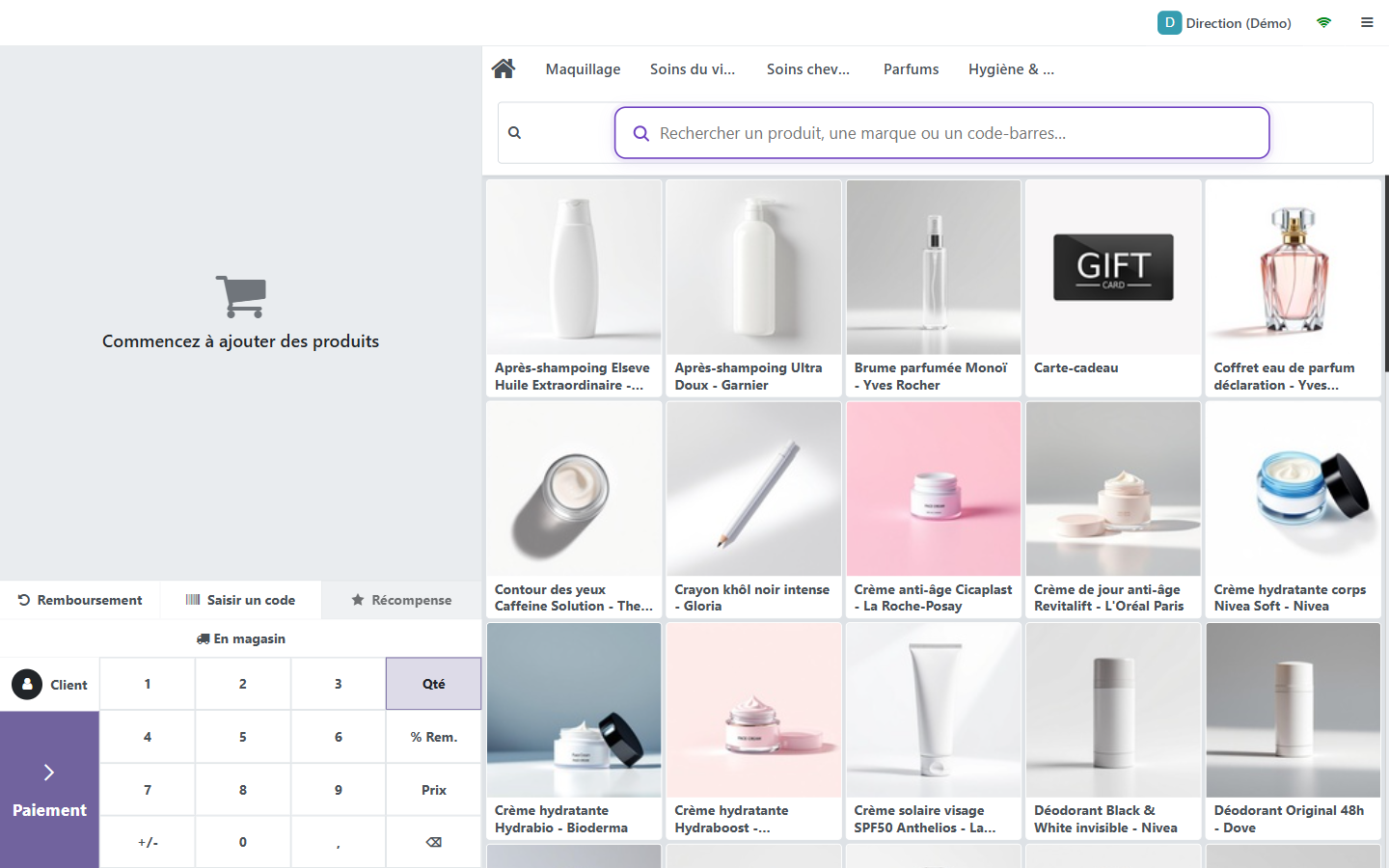 Capture réelle d'une caisse Caissa en production — boutique cosmétique multi-magasin. Recherche par marque/code-barres, grille produits avec photos, sélecteur de canal (Magasin / Glovo / Amana), total et numpad.